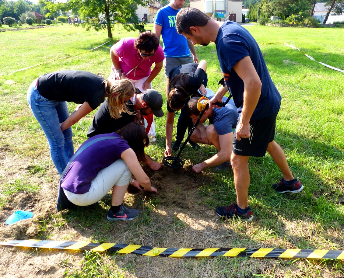 mínové pole timove hladanie detektorom kovov sm